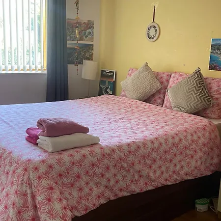 Homestay Bachelors Hub *